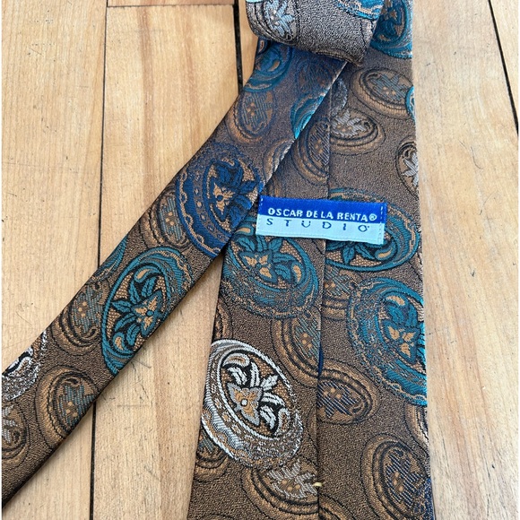 Oscar de la Renta VTG Men's Tie Multicolor Abstract Polyester/Silk Necktie - Picture 2 of 4